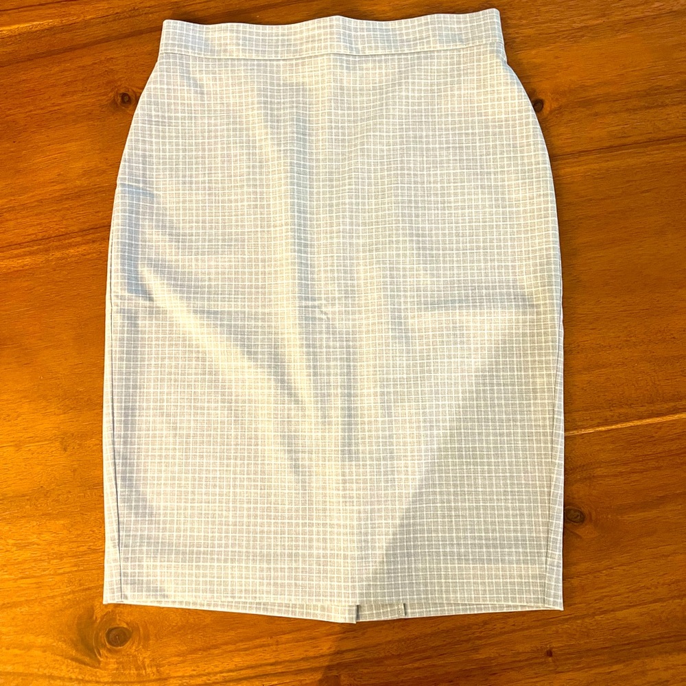 NWOT Ann Taylor Gray/White Plaid Pencil Skirt